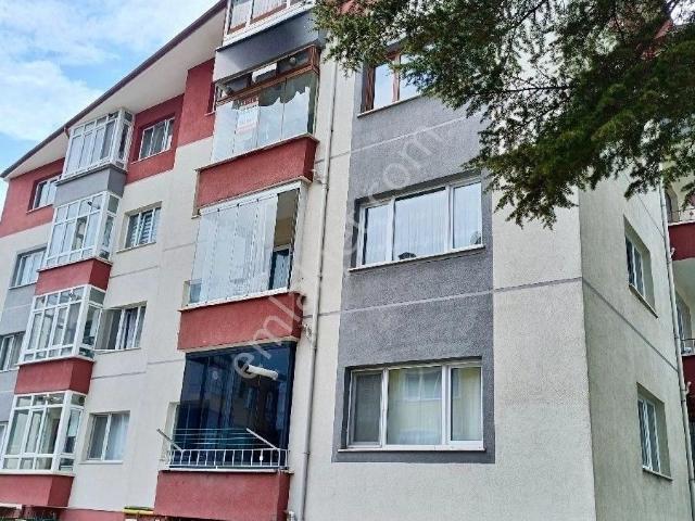 Gölyüzü Mahallesi'nde Arakat 3+1 Satılık Daire