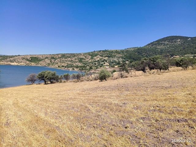 GÖL KENARI,DOĞA MANZARALI 5842 M2 ARAZİ