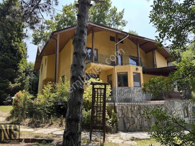 Göl Manzaralı Eşyalı Kiralık Çiftlik Evi