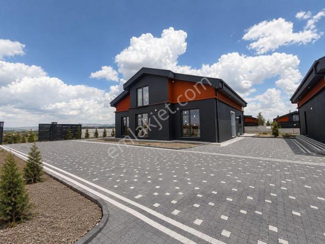 Gölbaşı Hacılar Mahallesinde Satılık 5+1 Villa