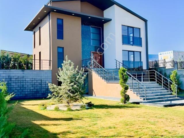 Gölbaşı Hacılarda 750 M² Arsa İçinde Lüks Müstakil Fırsat/villa
