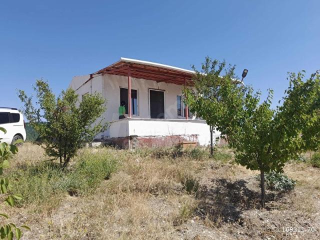 GÖLBAŞI MAHMATLIBAHÇE'DE EVLİ SATILIK 750 m TARLA FIRSAT !