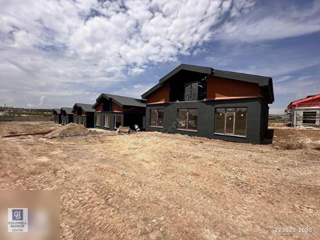 GÖLBAŞI HACILAR BULVAR ÜZERİ SİTE İÇİNDE 900 M BAHÇELİ VİLLA