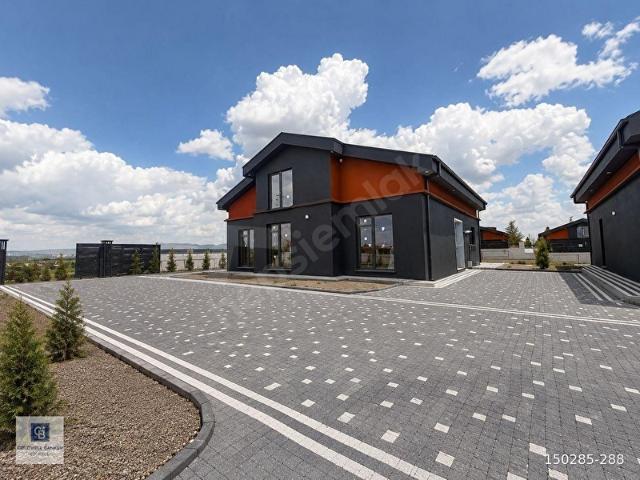 GÖLBAŞI HACILAR MAHALLESİNDE SATILIK 5+1 VİLLA