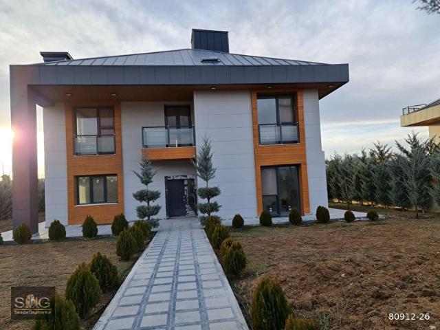 GÖLBAŞI HACILAR'DA 580M2 ÖZEL YAPIM 8+3 VİLLA