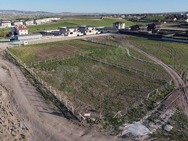 GÖLBAŞI HACILARDA SATILIK 1500M2 TEK TAPU KÖŞE VİLLA ARSASI