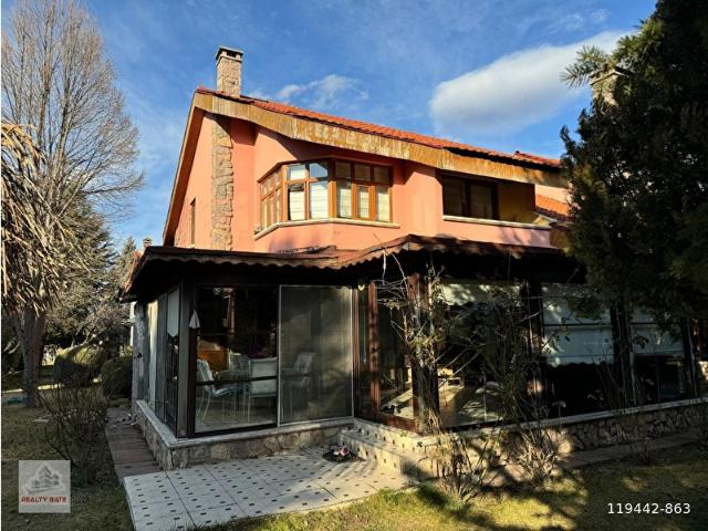 GÖLBAŞI'NDA,KONFOR VE HUZURUN ADRESİNDE KAÇMAZ FIRSAT 5+1 VİLLA