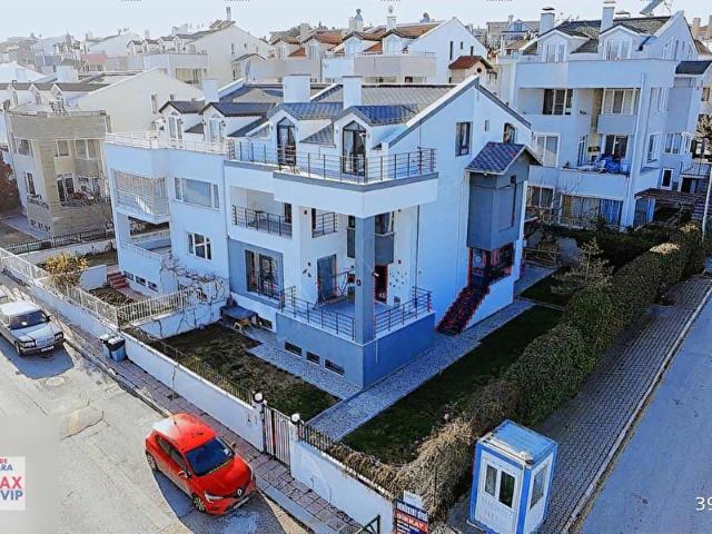 Gölbaşı Karşıyaka Mahallesi göl manzaralı köşe satılık villa