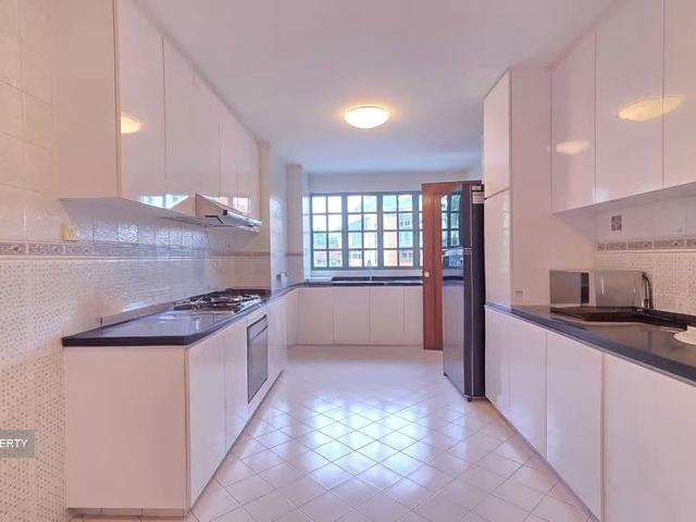 Gold Coast Condo D5, Condominium
