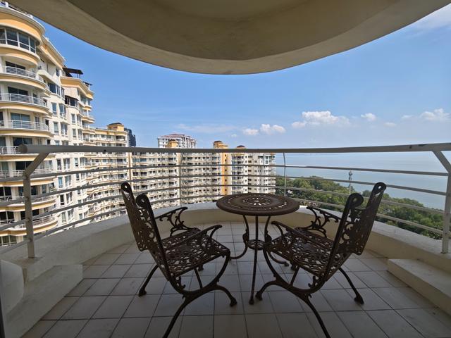 Gold Coast Condominium High Floor Furnished Queensbay Mall