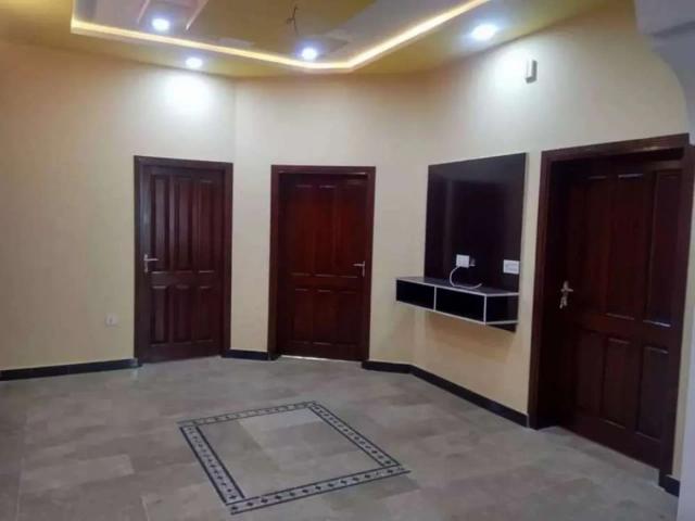 Gold Showroom, Shop on Ground Floor, Square 1 Mall, Best Rental Income Lahore Gulberg 3 ID 04499