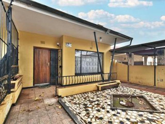 golden oldie with cottage for rental.