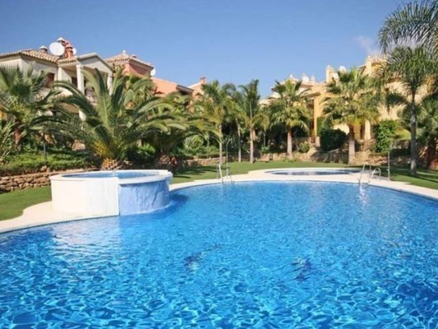 GOLDEN MILE TOWNHOUSE 3916