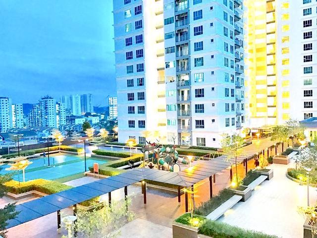 Golden Triangle 1300sf Corner Unit Well Maintain Pool View CHEAPEST