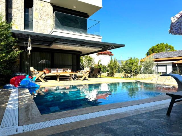 Goldhouse Dan Satılık 4+1 Üzümlü Merkezde,havuzlu,otoparklı Villa