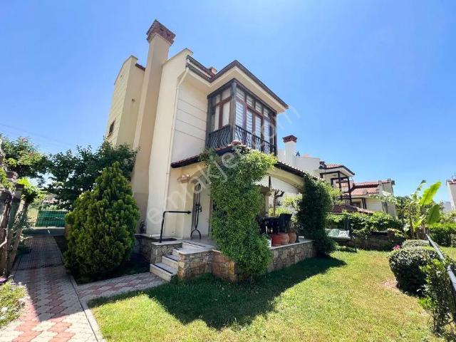 Goldhouse Dan Satılık Foça Da Prestijli Bölgede Tripleks 4+1 Villa