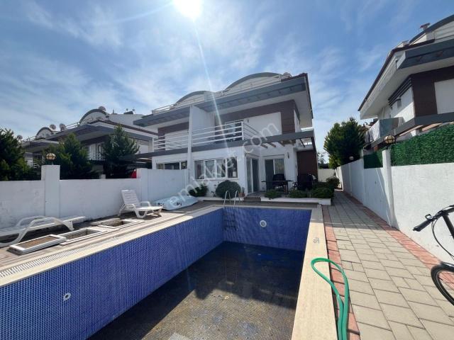 Goldhouse Dan Satılık Müstakil Villa Denize Yürüme Mesafesinde Havuzlu 3+1