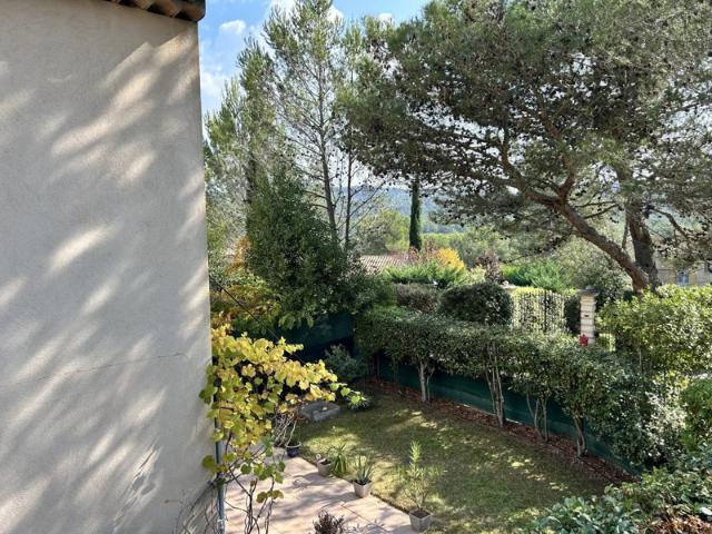 Golf de Pont Royal, maison climatisée,T4,grand jardin avec vue
