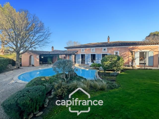 GOLF DE PONT ROYAL, Villa de plain pied de 127 m² climatisée sur un terrain de 995 m², bordure de fairway, piscine