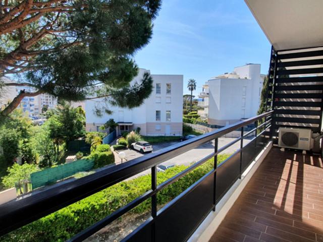 GOLF JUAN PLAGE 2 PIÈCES VIDES DE 38 m2 AVEC PARKI