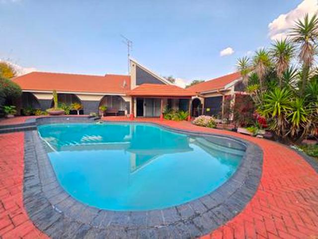 golf park, meyerton – spacious 4 bed.