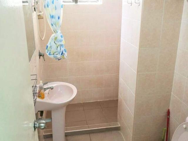 Golf view · Free Utilities · Master room · 5 mins walk to IMU & LRT · APU bus · vista komanwel c for rent