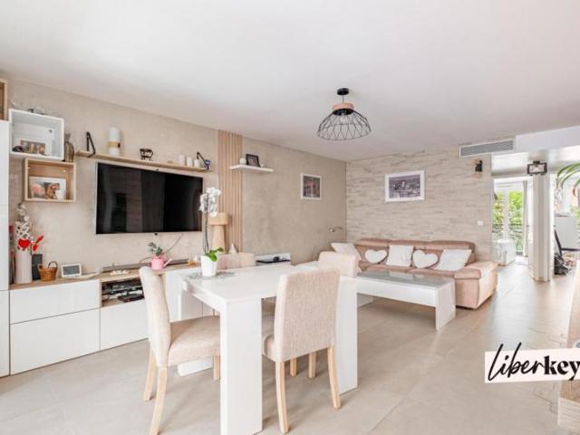 Golfe de Saint Tropez Appartement raffiné 3 pièces commerces et mer à pied Sainte Maxime