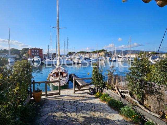 GOLFE DE SAINT TROPEZ EXCLUSIVITÉ PROCHE PLAGE MAISON DE PÊCHEUR RÉNOVÉE GRAND AMARRAGE 16 M