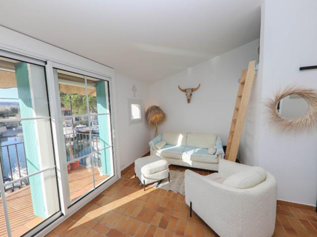 GOLFE DE SAINT TROPEZ SPLENDIDE VUE APPARTEMENT AVEC AMARRAGE PORT GRIMAUD
