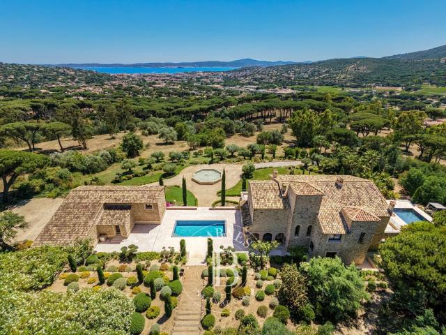 GOLFE DE SAINT TROPEZ PROPRIÉTÉ UNIQUE 2 PISCINES 4.8 HECTARES