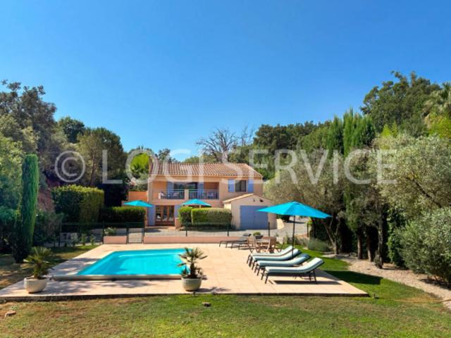 GOLFE DE ST TROPEZ PROCHE GRIMAUD VILLA 8P AVEC PISCINE