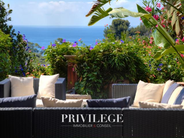 Golfe Juan Appartement de 120 m2 avec terrasse plein sud d