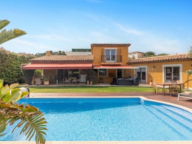 GOLFE JUAN BELLE MAISON PROVENCALE AVEC PISCINE ET APERCU MER