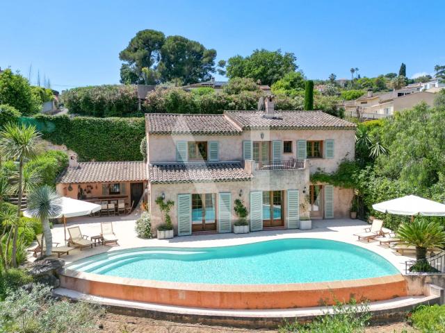 GOLFE JUAN COLLINES VILLA 5 CHAMBRES