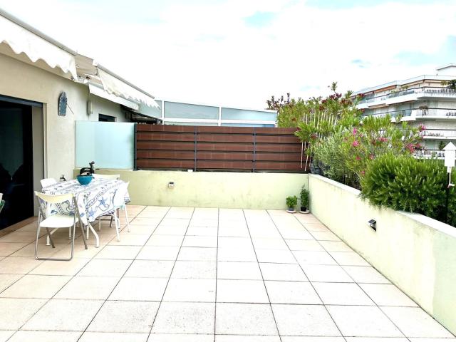 GOLFE JUAN EXCLUSIVITE BEAU 2P TERRASSE ET GARAGE