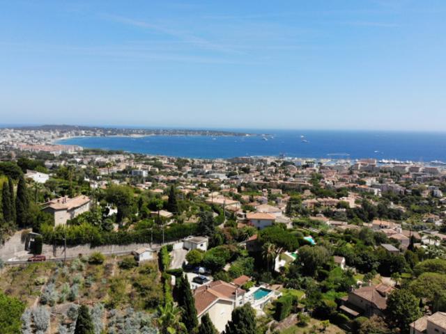 GOLFE JUAN HAUTEURS MAS DE CHARME VUE MER PANORAMIQUE