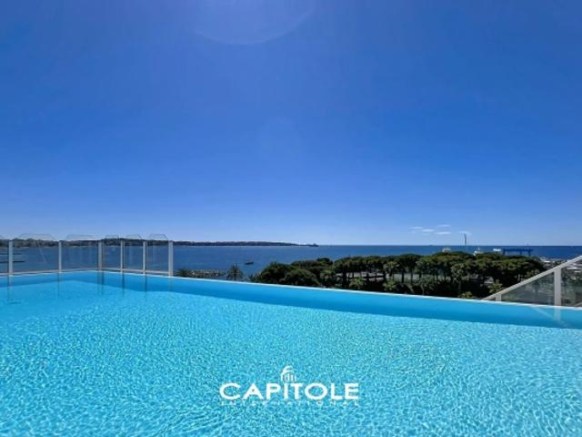 GOLFE JUAN –LE PALAIS NAPOLEON  Front de mer – Piscine–Sauna–Hammam–Appartement 3 pièces de luxe – Vue mer & port – Proche restaurants et commerces, garage