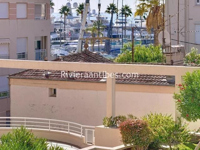 GOLFE JUAN PROCHE PLAGES ET PORT A PIED