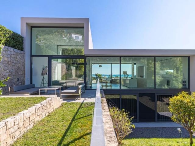 GOLFE JUAN VILLA CONTEMPORAINE VUE MER PANORAMIQUE