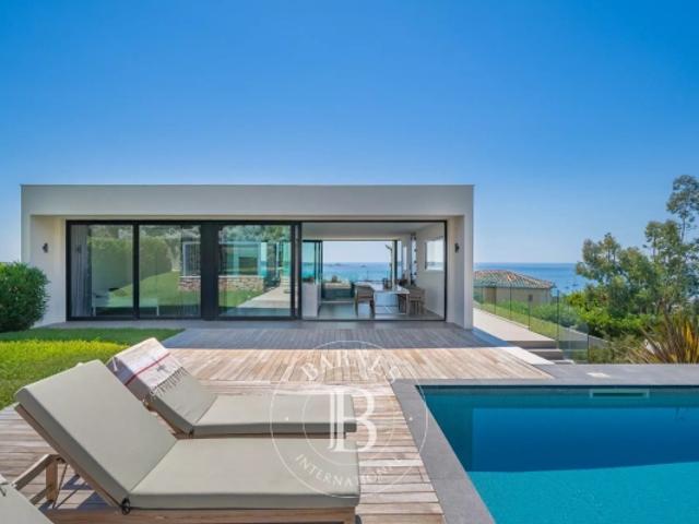 GOLFE JUAN VILLA CONTEMPORAINE VUE MER PANORAMIQUE