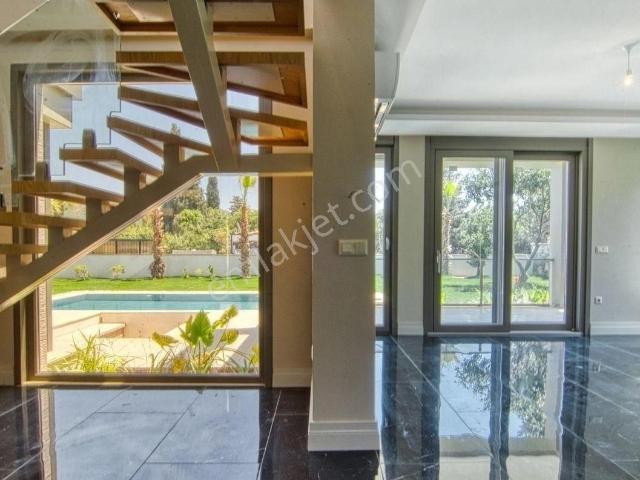 Gölköyde Denize 100 M, Müstakil Havuzlu 650 M² Bahçeli Kiralık