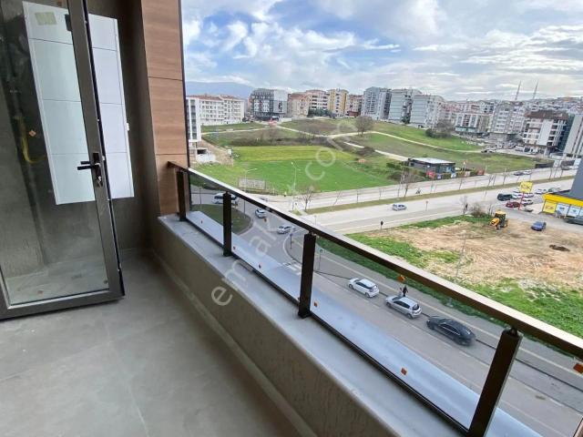 Görükle Kiralık 1+1 Manzaralı Ana Caddeye Cephe Sıfır Daire