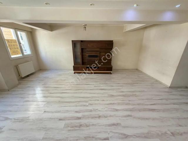 Göral Emlaktan Açık Mutfaklı 2+1 Geniş Kiralık Daire