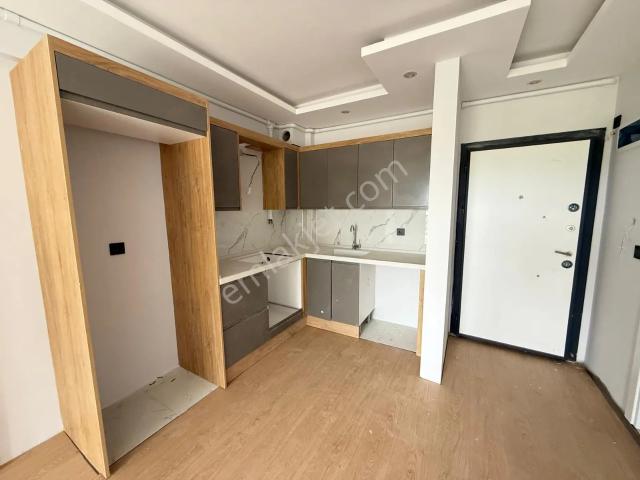Göral Emlak'tan Havuzlu Sitede Satılık 1+1 Arakat Daire