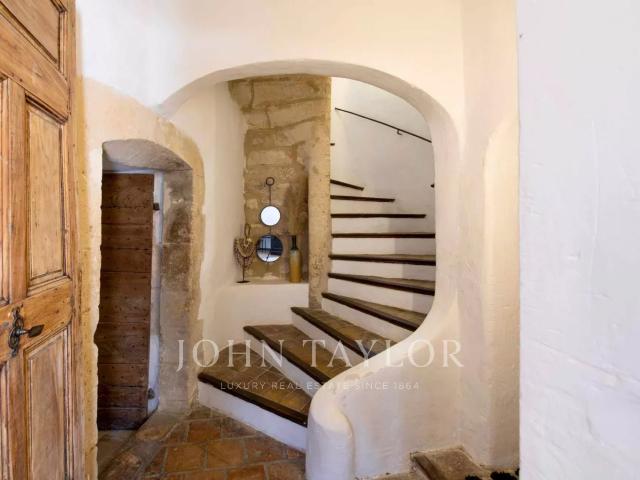 Gordes – Ancien couvent du XIIIème siècle 359m² Gordes