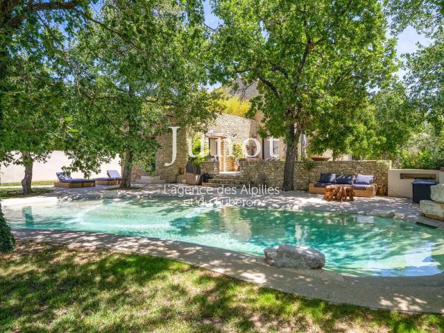Gordes Maison Contemporaine En Pierre Avec Piscine 190m² Gordes