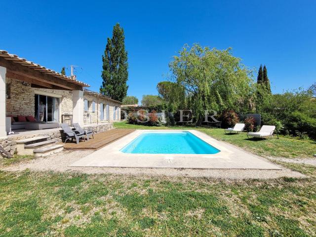 Gordes, maison de plain pied avec vue. 143m² Gordes