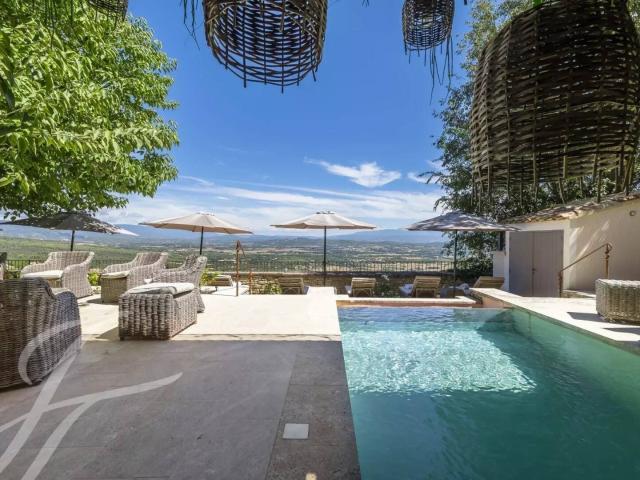 Gordes Maison de village avec piscine troglodyte et vue panora