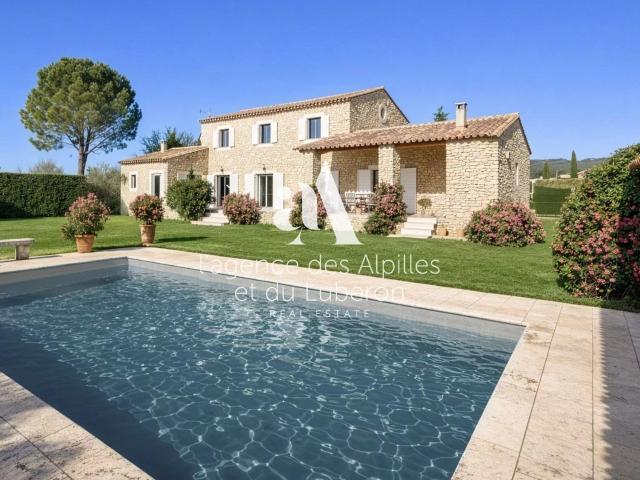 Gordes Maison En Pierre Avec Piscine Et Vue 260m² Gordes