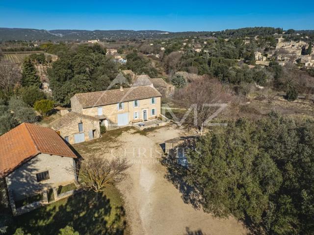 GORDES – Authentique mas XIXᵉ à rénover avec vue dominante